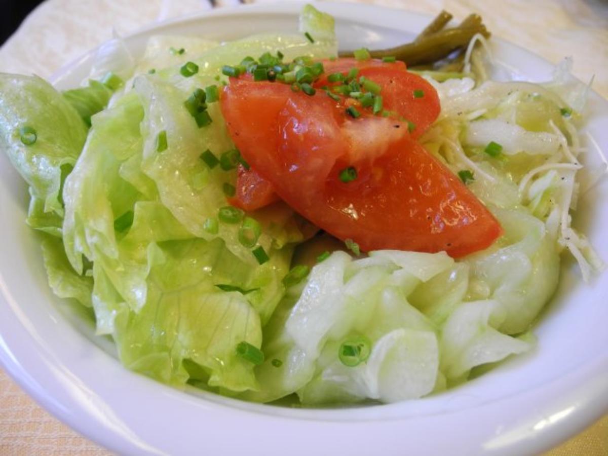 Vegan : Karamelisierte Bratkartoffeln mit schnellem Salat - Rezept - Bild Nr. 2