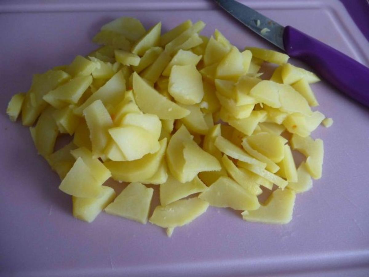 Vegan : Karamelisierte Bratkartoffeln mit schnellem Salat - Rezept - Bild Nr. 3