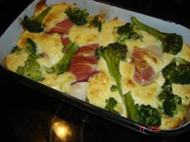 Hähnchen-Brokkoli-Auflauf mit Schinken - Rezept