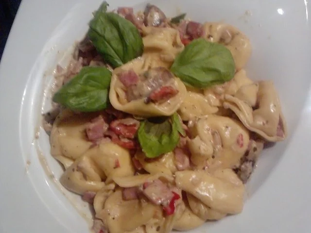 Rezept: TORTELLINI – ANGELO - E - DIAVOLO TORTELLINI MIT CREMIG-SCHARFER SOSSE Bild Nr. 9 TORTELLINI – ANGELO - E - DIAVOLO TORTELLINI MIT CREMIG-SCHARFER SOSSE - Rezept - Bild Nr. 9