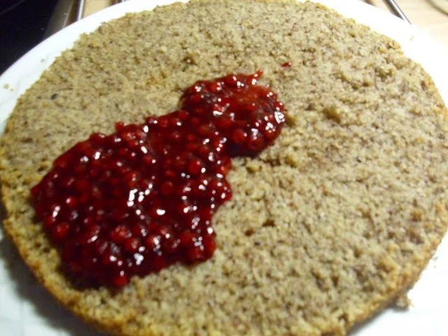 Nuss-Preiselbeeren Torte - Rezept - Bild Nr. 3
