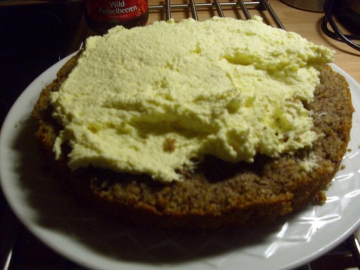 Nuss-Preiselbeeren Torte - Rezept - Bild Nr. 4