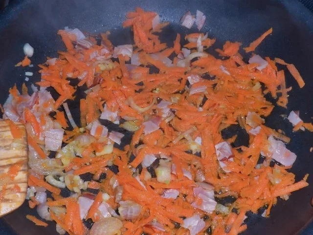 Rezept: Vorspeise/Zwischengericht: Blätterteig-Tartelettes mit Camembert, Schinken & Apfel Bild Nr. 3 Vorspeise/Zwischengericht: Blätterteig-Tartelettes mit Camembert, Schinken & Apfel - Rezept - Bild Nr. 3