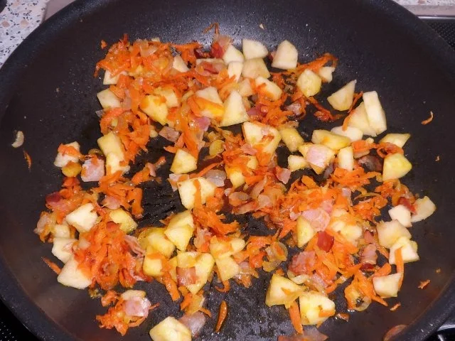 Rezept: Vorspeise/Zwischengericht: Blätterteig-Tartelettes mit Camembert, Schinken & Apfel Bild Nr. 7 Vorspeise/Zwischengericht: Blätterteig-Tartelettes mit Camembert, Schinken & Apfel - Rezept - Bild Nr. 7