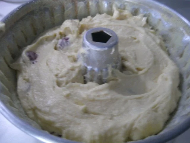 Mandel-Joghurt-Gugelhupf mit Kirsch-Topping - Rezept - Bild Nr. 5