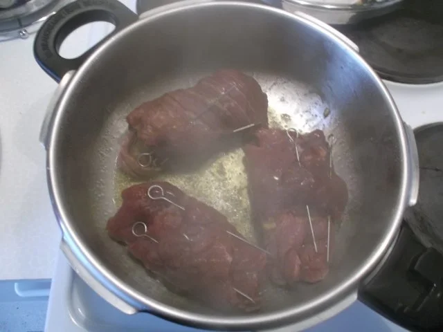 Rezept: Fleisch: Rinderrouladen wie sie meine Mutter machte! Bild Nr. 9 Fleisch: Rinderrouladen wie sie meine Mutter machte! - Rezept - Bild Nr. 9