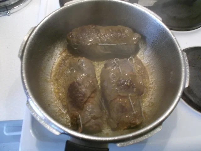 Rezept: Fleisch: Rinderrouladen wie sie meine Mutter machte! Bild Nr. 11 Fleisch: Rinderrouladen wie sie meine Mutter machte! - Rezept - Bild Nr. 11