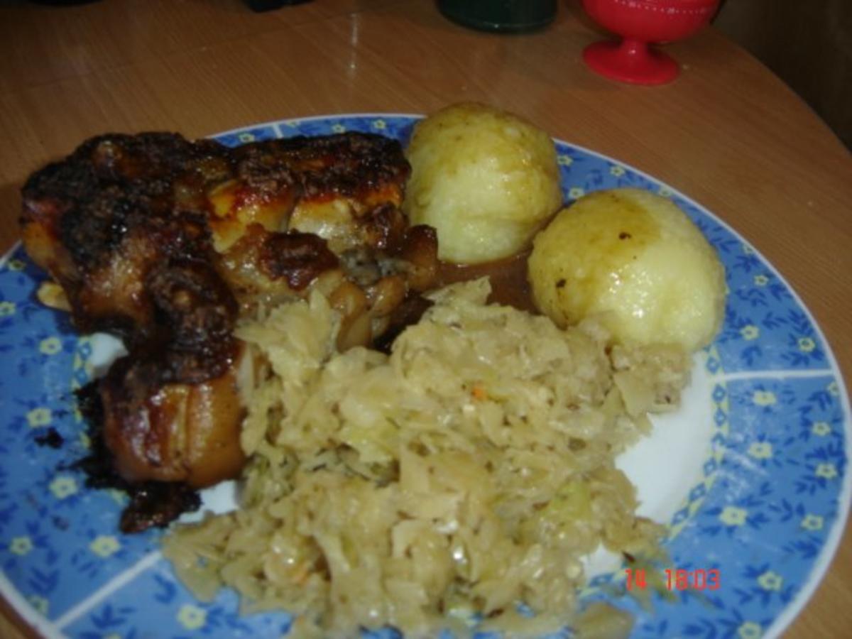 Bilder für Schweinehaxe mit bayrisch Kraut und Knödel - Rezept