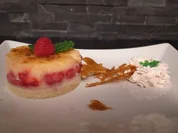 Cremiger Kokos-Limetten-Kuchen mit Himbeerschaumsahne & Limettenkaviar - Rezept