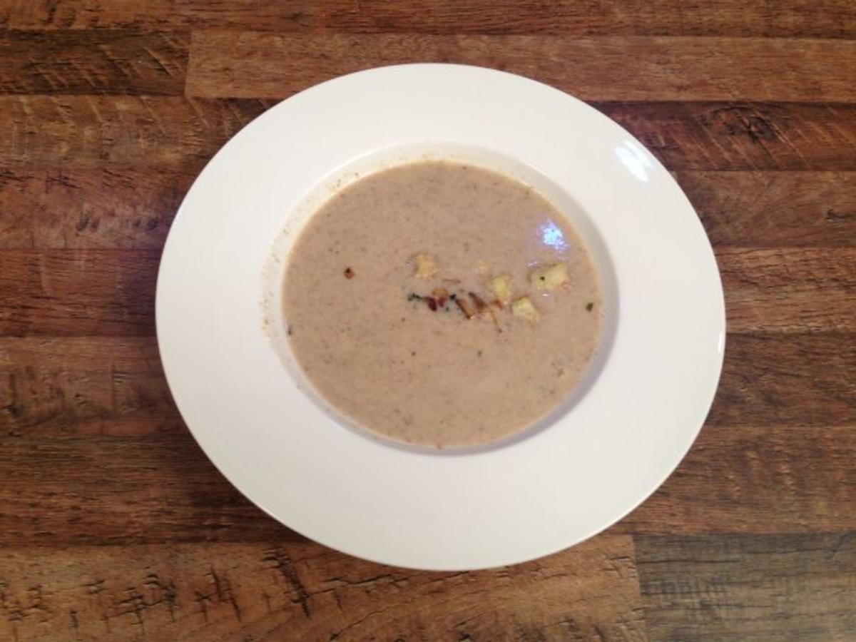 &amp;quot;Aus dem Zauberwald&amp;quot; (Waldpilzsuppe mit gebackenem Knoblauch ...