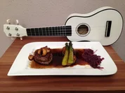 Filet Mignon mit Champignons, Serviettenknödel und Gemüse auf einer Balsamicojus - Rezept