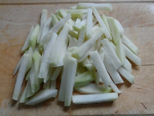 Rezept: Aufläufe/Gratins: Kohlrabi-Kartoffel-Auflauf mit Käse-Hackbällchen Bild Nr. 2 Aufläufe/Gratins: Kohlrabi-Kartoffel-Auflauf mit Käse-Hackbällchen - Rezept - Bild Nr. 2