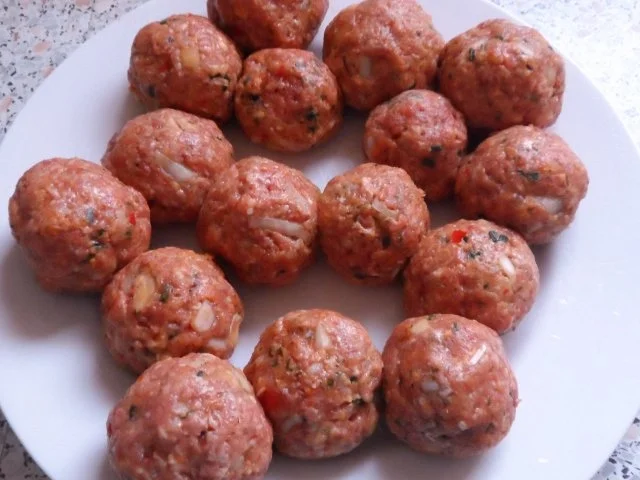 Rezept: Aufläufe/Gratins: Kohlrabi-Kartoffel-Auflauf mit Käse-Hackbällchen Bild Nr. 7 Aufläufe/Gratins: Kohlrabi-Kartoffel-Auflauf mit Käse-Hackbällchen - Rezept - Bild Nr. 7