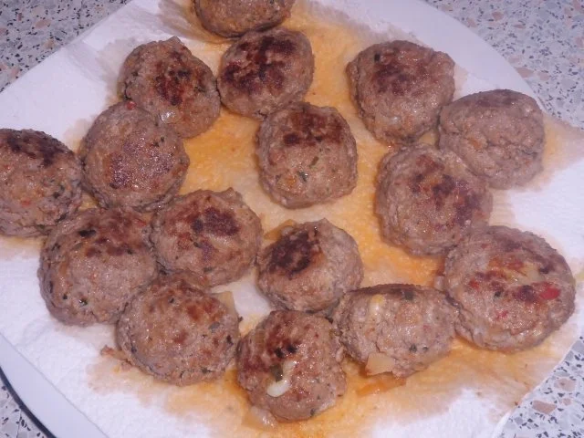 Rezept: Aufläufe/Gratins: Kohlrabi-Kartoffel-Auflauf mit Käse-Hackbällchen Bild Nr. 8 Aufläufe/Gratins: Kohlrabi-Kartoffel-Auflauf mit Käse-Hackbällchen - Rezept - Bild Nr. 8