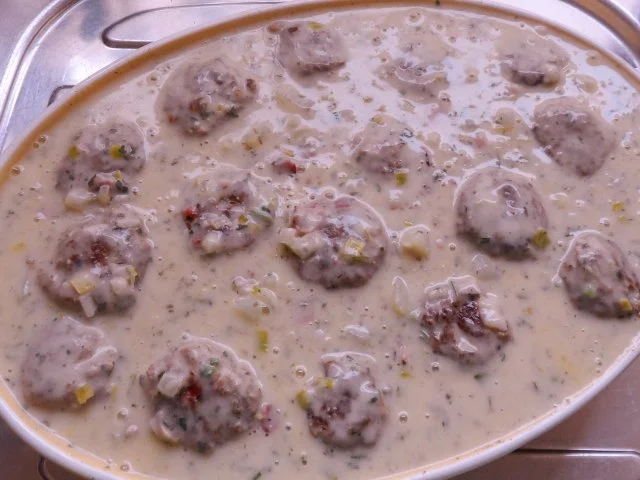 Rezept: Aufläufe/Gratins: Kohlrabi-Kartoffel-Auflauf mit Käse-Hackbällchen Bild Nr. 15 Aufläufe/Gratins: Kohlrabi-Kartoffel-Auflauf mit Käse-Hackbällchen - Rezept - Bild Nr. 15