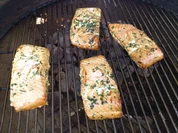 Kräuterlachs mit Wok Gemüse - Rezept