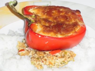 Zweierlei Vegetarisch gefüllte Paprika aus dem Ofen - Rezept