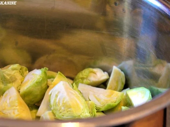 Rind trifft Ziege und das in Rotweinsauce, dazu roter Reis und gebratener Rosenkohl - Rezept - Bild Nr. 2