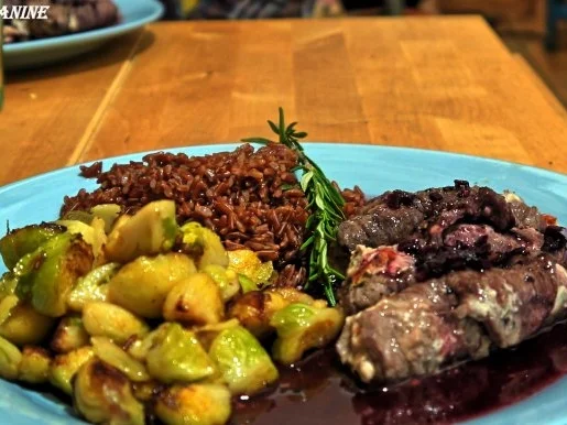 Rind trifft Ziege und das in Rotweinsauce, dazu roter Reis und gebratener Rosenkohl - Rezept - Bild Nr. 20