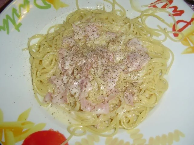 Rezept: Spaghetti mit Käseschinkensauce ganz einfach Spaghetti mit Käseschinkensauce ganz einfach - Rezept