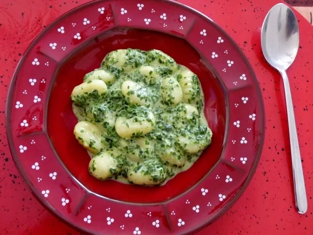 Rezept: Gnocci mit Spinatsahnesoße (Nudeln) Gnocci mit Spinatsahnesoße (Nudeln) - Rezept