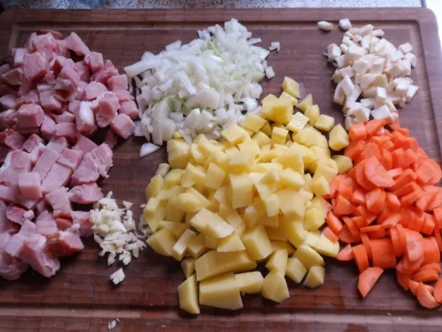 Eintöpfe & Suppen: Bunter Bohneneintopf mit Kasseler und Cabanossi - Rezept - Bild Nr. 2