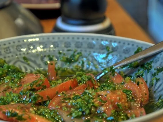 Skrei unter Apfel-Fenchel-Haube mit Gremolata-Tomaten - Rezept - Bild Nr. 5