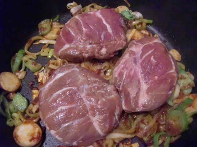 Rezept: Schweinebäckchen in Rotwein - Soße Bild Nr. 4 Schweinebäckchen in Rotwein - Soße - Rezept - Bild Nr. 4