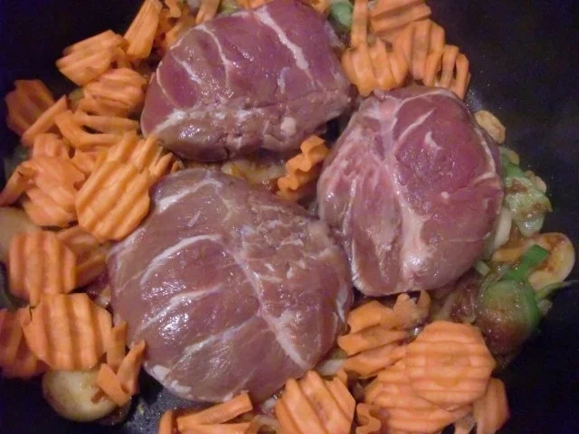 Rezept: Schweinebäckchen in Rotwein - Soße Bild Nr. 5 Schweinebäckchen in Rotwein - Soße - Rezept - Bild Nr. 5