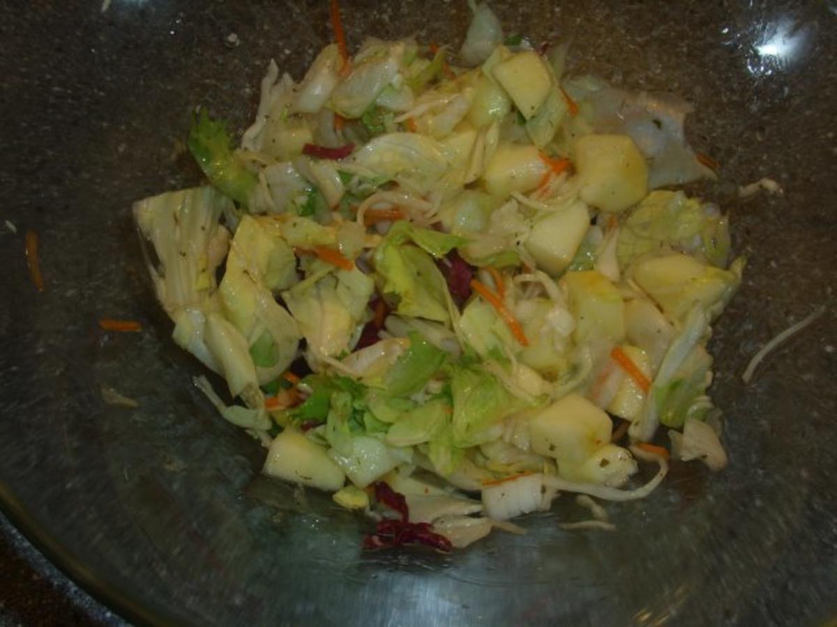 Salat mit Knusprig scharfen Kugeln - Rezept - Bild Nr. 2