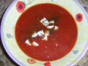 Suppen & Eintöpfe: Tomatensuppe mit Mozzarella - Rezept