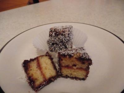 Rezept: Kuchenpraline mit Kokosflocken Kuchenpraline mit Kokosflocken - Rezept