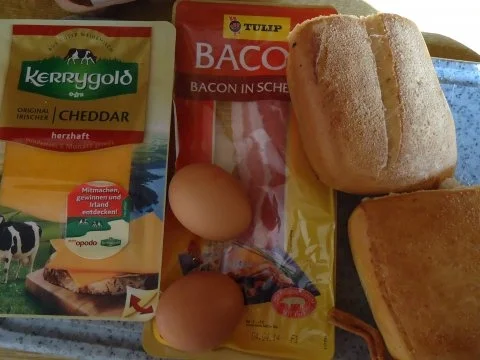 Rezept: Bacon-Cheddar-Brötchen mit Rührei Bild Nr. 2 Bacon-Cheddar-Brötchen mit Rührei - Rezept - Bild Nr. 2