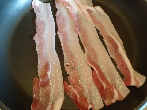 Rezept: Bacon-Cheddar-Brötchen mit Rührei Bild Nr. 3 Bacon-Cheddar-Brötchen mit Rührei - Rezept - Bild Nr. 3