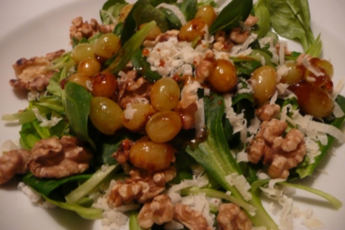 Salat mit Trauben und Parmesan - Rezept