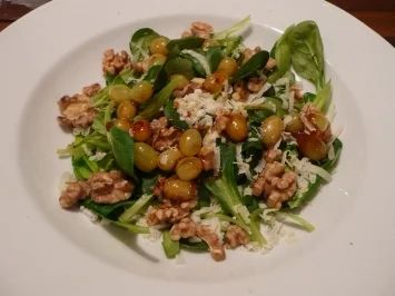 Salat mit Trauben und Parmesan - Rezept