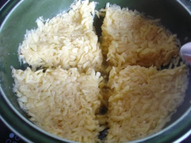 Rezept: Kartoffelrösti mit Mozzarella und Tomatensalat Bild Nr. 7 Kartoffelrösti mit Mozzarella und Tomatensalat - Rezept - Bild Nr. 7