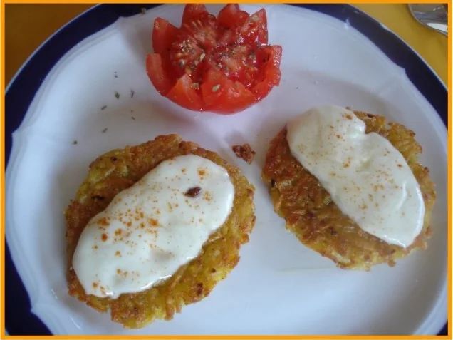 Rezept: Kartoffelrösti mit Mozzarella und Tomatensalat Bild Nr. 15 Kartoffelrösti mit Mozzarella und Tomatensalat - Rezept - Bild Nr. 15