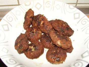 Rezept: Hackfleischbällchen "KEFTEDES" mit frischer Tomatensauce Hackfleischbällchen "KEFTEDES" mit frischer Tomatensauce - Rezept