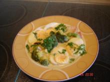 Eier mit Brokkoli in Speck-senfsoße - Rezept