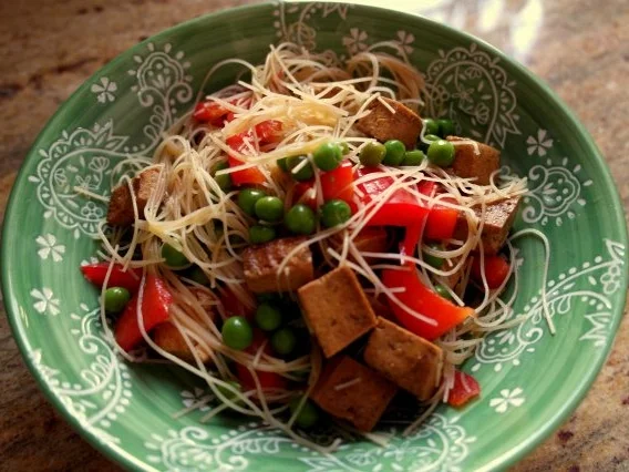 Rezept: Asia-Tofu-Glasnudelsalat Asia-Tofu-Glasnudelsalat - Rezept