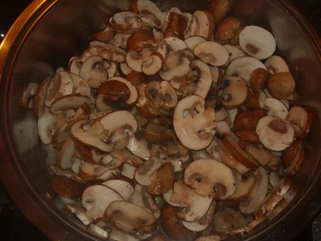 Rezept: Pasta mit Hackbällchen und Champignons in einer Sahnesoße Bild Nr. 2 Pasta mit Hackbällchen und Champignons in einer Sahnesoße - Rezept - Bild Nr. 2