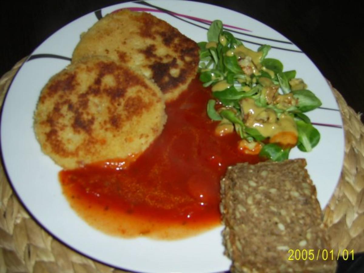 Ohne Fleisch: Gemüse-Schnitzel mit Tomatensauce und frischen Feldsalat...... - Rezept