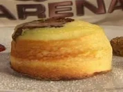 Topfen-Soufflé mit Fitnessbrotconfit und Himbeersoße (Ross Antony) - Rezept