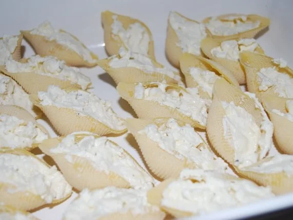 Muschelnudeln mit drei-Käse-Füllung unter Tomatenhaube - Rezept - Bild Nr. 2