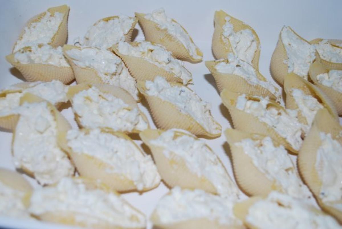 Muschelnudeln mit drei-Käse-Füllung unter Tomatenhaube - Rezept - Bild Nr. 4