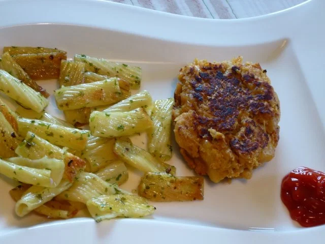 Rezept: Sauerkrautfrikadellen mit Kräuternudeln Sauerkrautfrikadellen mit Kräuternudeln - Rezept