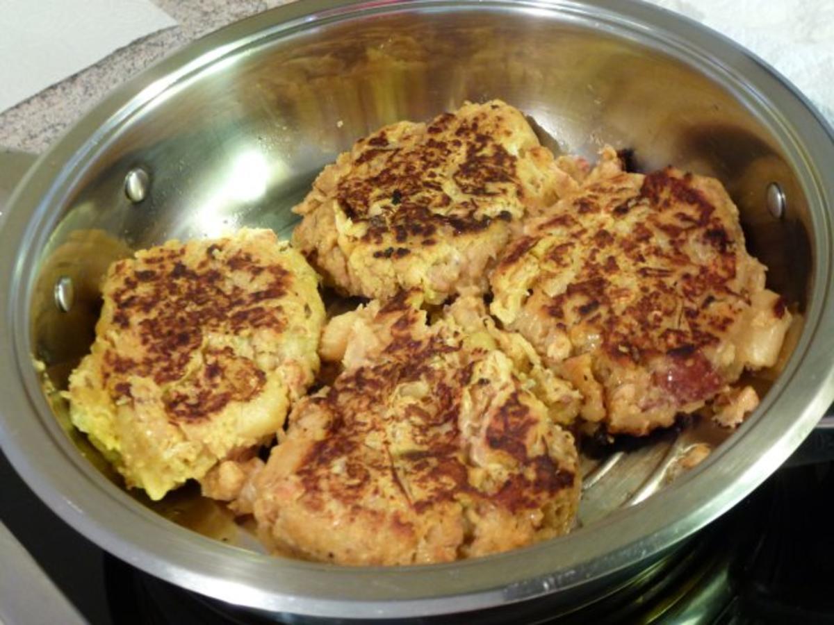Sauerkrautfrikadellen mit Kräuternudeln - Rezept - kochbar.de