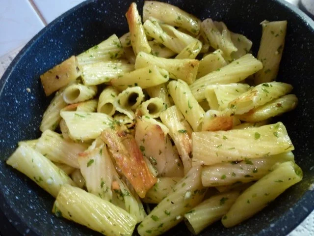 Rezept: Sauerkrautfrikadellen mit Kräuternudeln Bild Nr. 8 Sauerkrautfrikadellen mit Kräuternudeln - Rezept - Bild Nr. 8