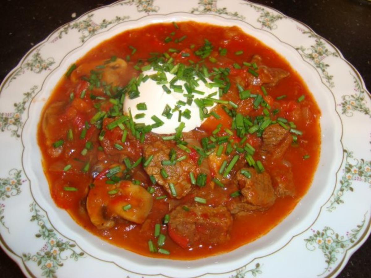 Bilder für Paprika-Zwiebel-Gulasch - Rezept